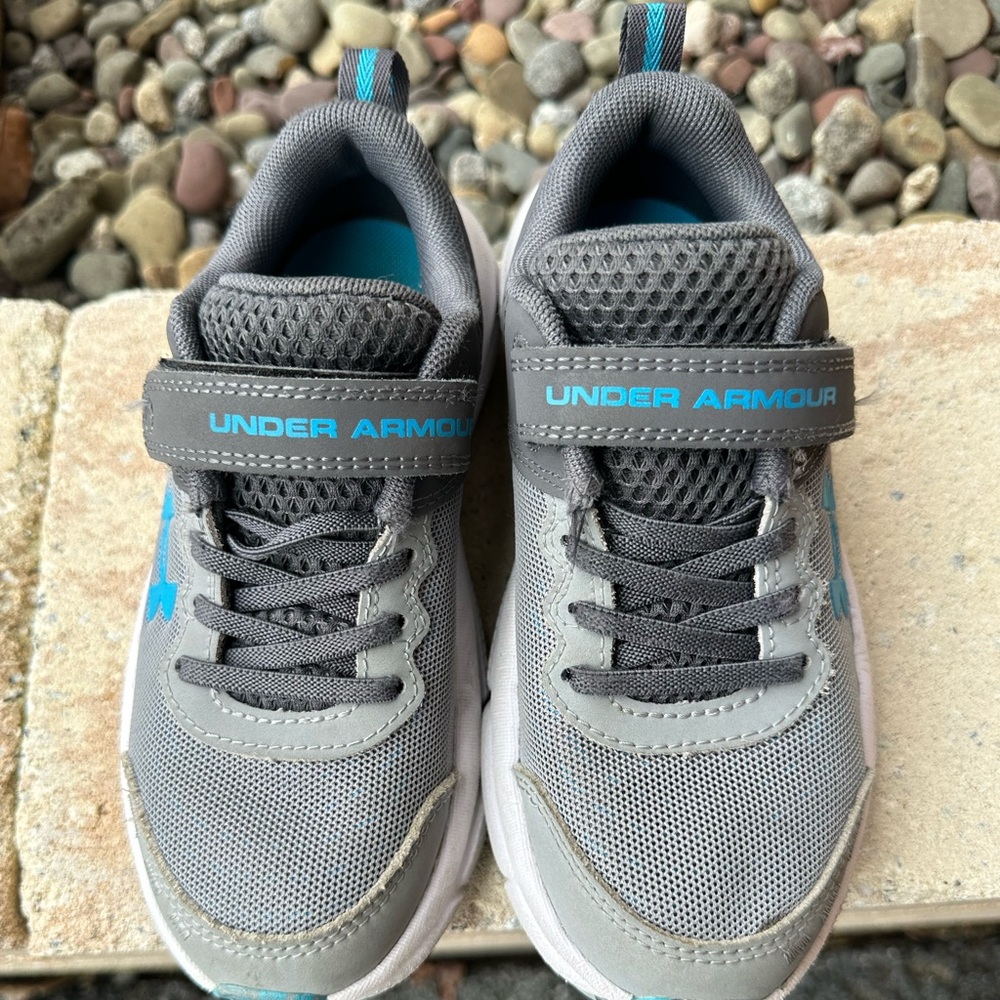Boys Under Armour Sneakers! Good Shape! Lots of life left!!